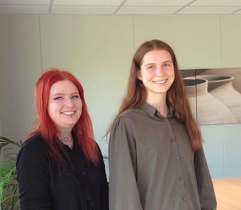 Sommerstudentene Nea Kujala og Selma Femtehjell Sommerstudentene Nea Kujala og Selma Femtehjell